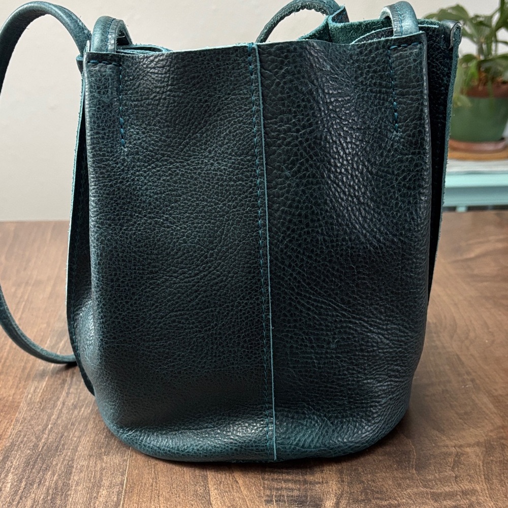 Portland Leather small Devan in Lagoon